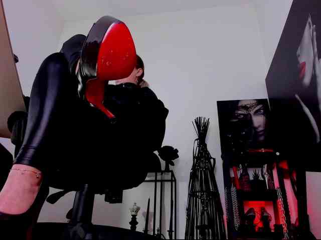 Mistress-Demi webcam