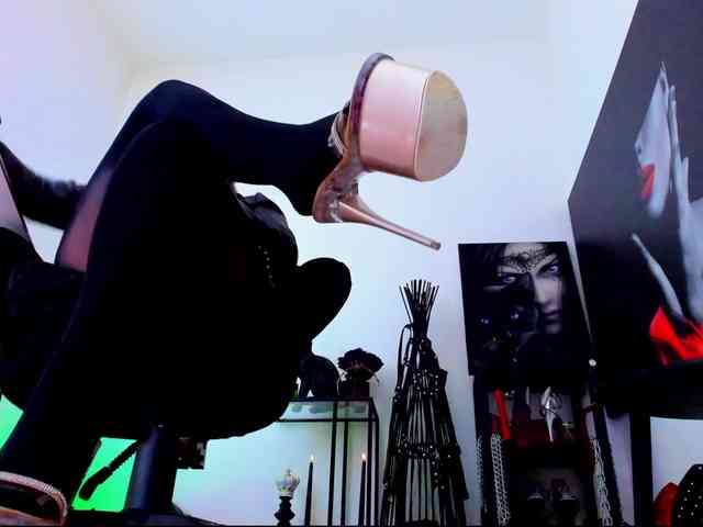 Mistress-Demi webcam