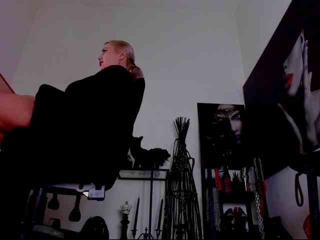 Mistress-Demi webcam