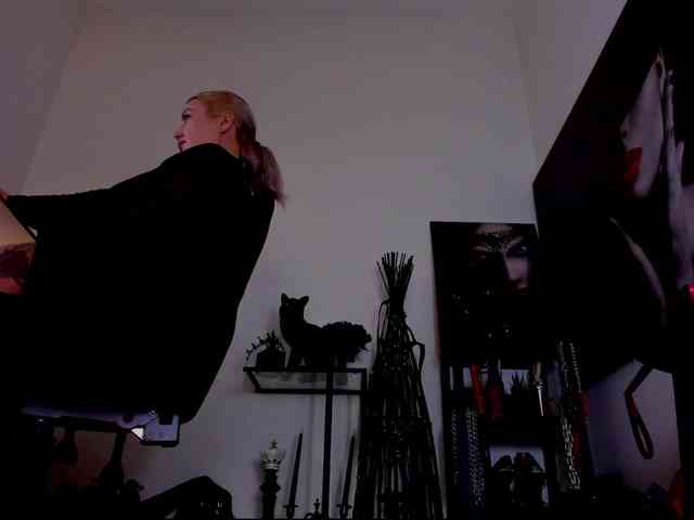 Mistress-Demi webcam