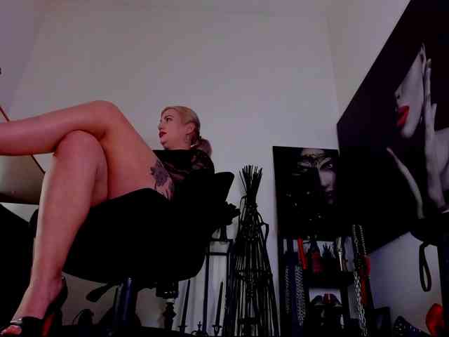 Mistress-Demi webcam