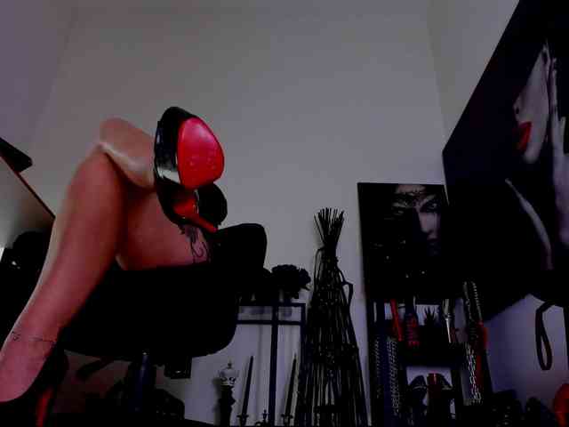 Mistress-Demi webcam