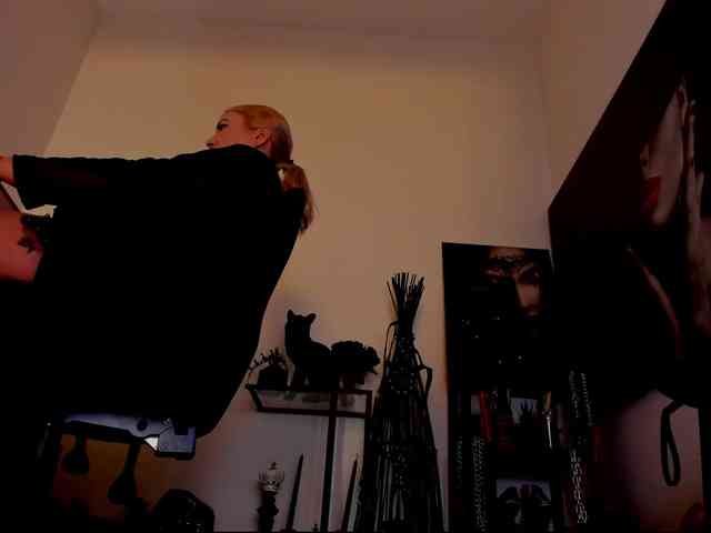 Mistress-Demi webcam