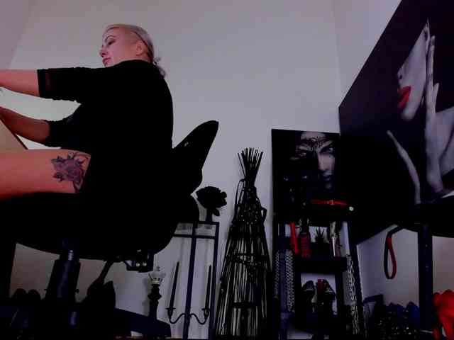 Mistress-Demi webcam