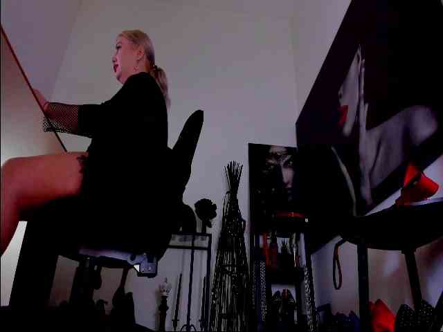 Mistress-Demi webcam