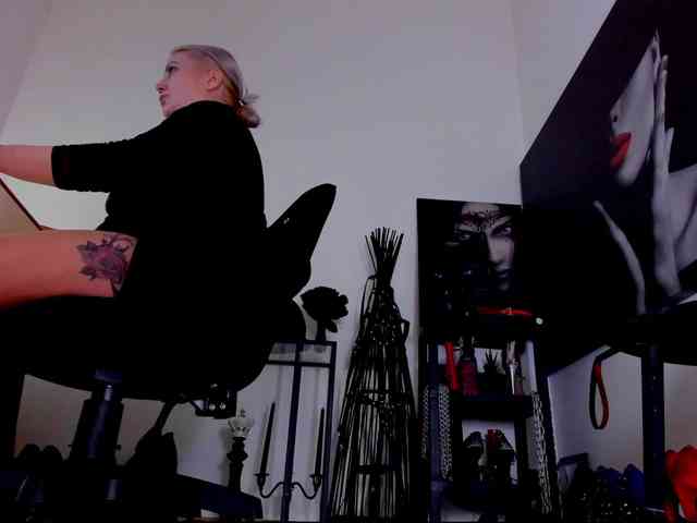Mistress-Demi webcam