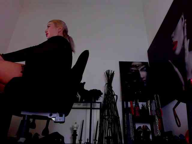 Mistress-Demi webcam