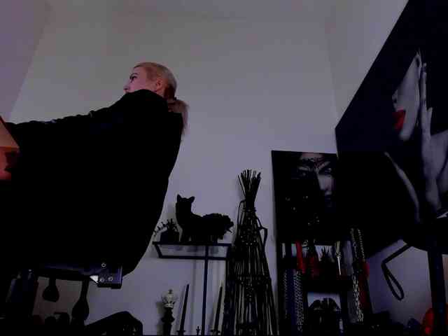 Mistress-Demi webcam