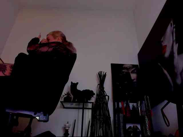 Mistress-Demi webcam