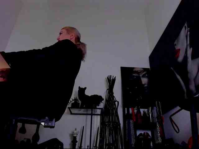 Mistress-Demi webcam