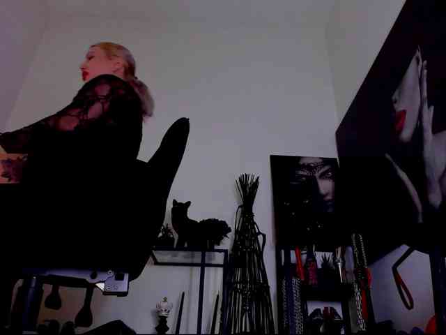 Mistress-Demi webcam