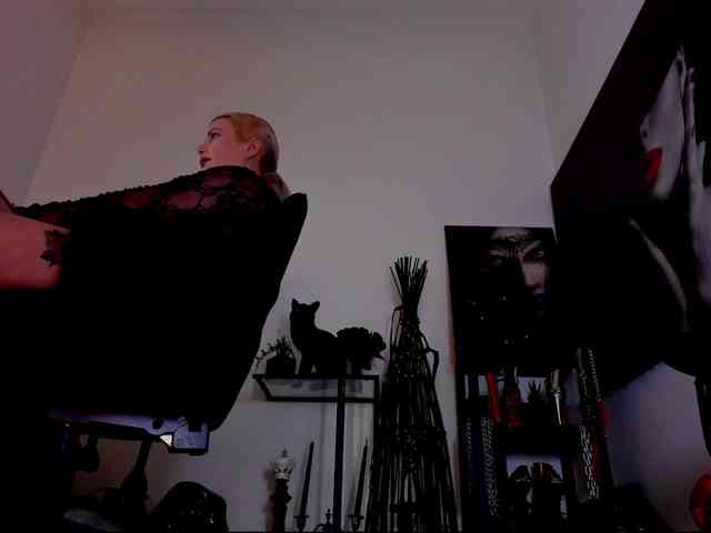 Mistress-Demi webcam