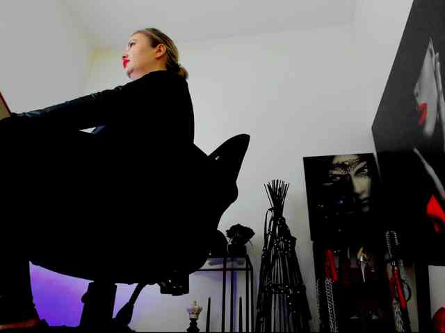 Mistress-Demi webcam