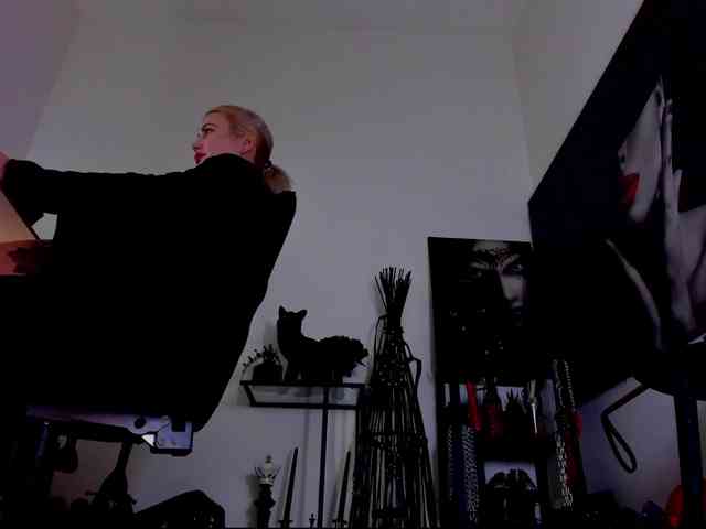 Mistress-Demi webcam