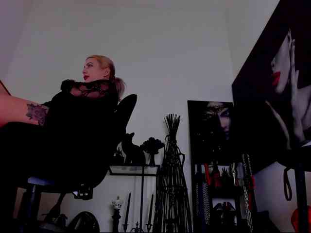 Mistress-Demi webcam