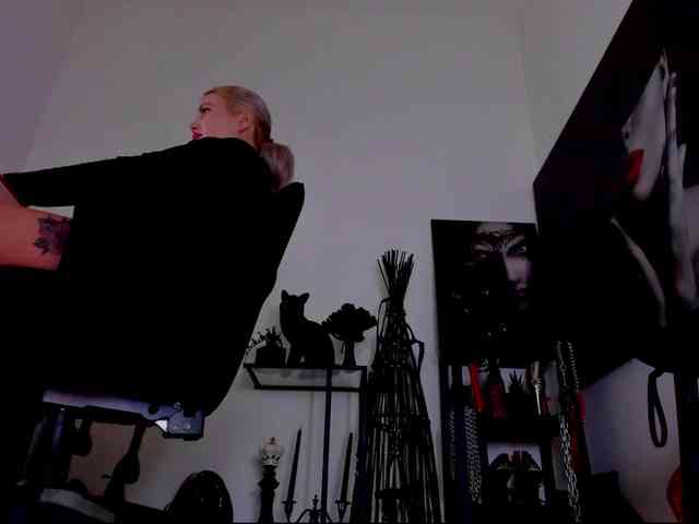 Mistress-Demi webcam