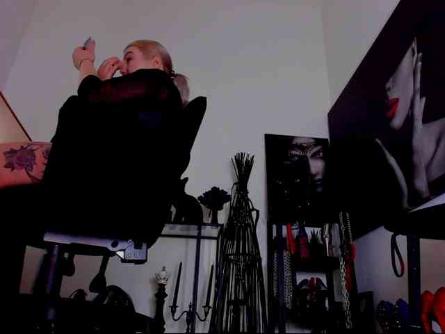 Mistress-Demi webcam