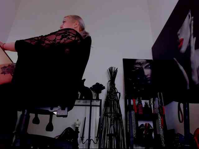 Mistress-Demi webcam