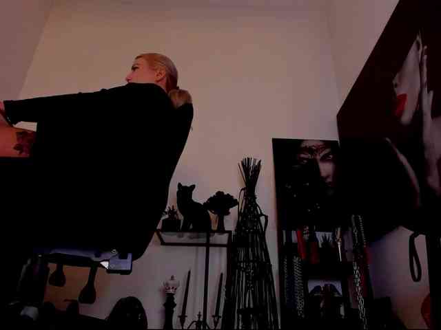 Mistress-Demi webcam