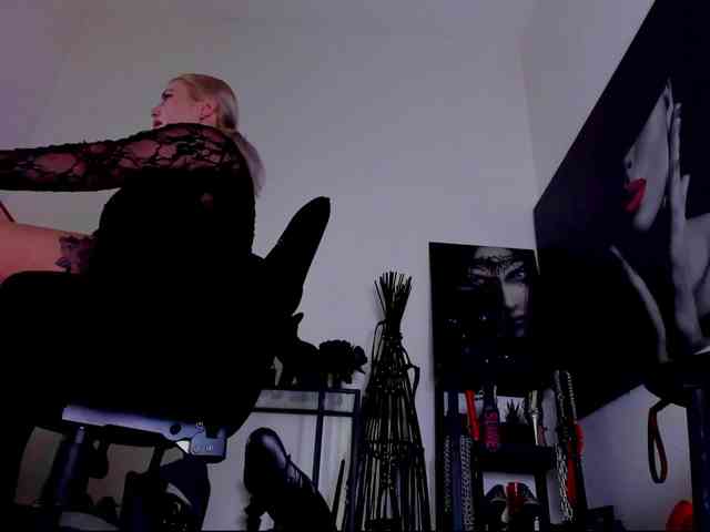 Mistress-Demi webcam