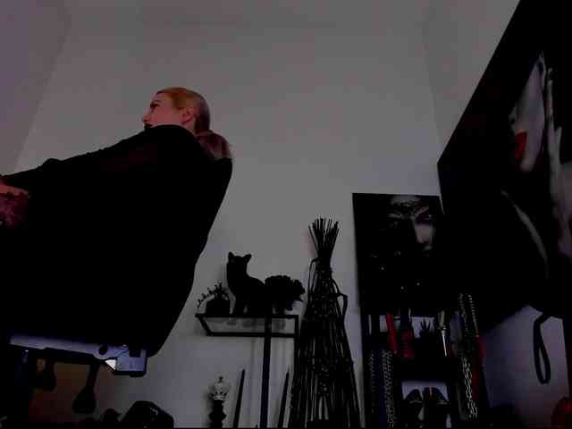 Mistress-Demi webcam