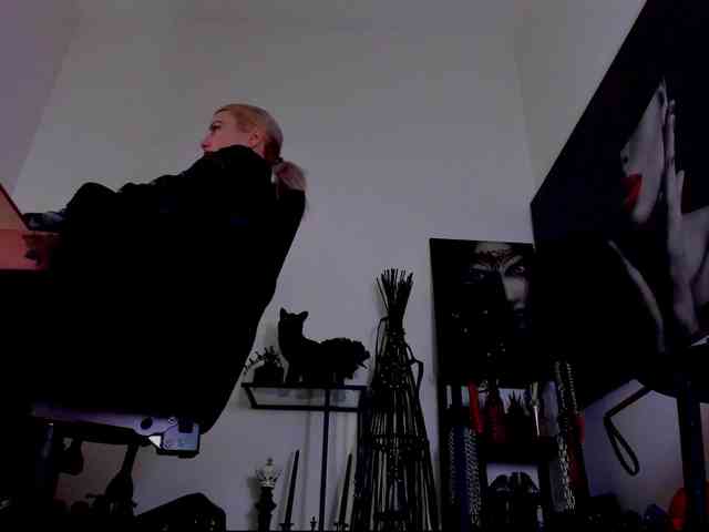 Mistress-Demi webcam