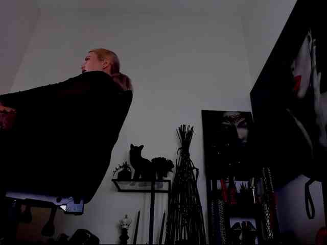 Mistress-Demi webcam