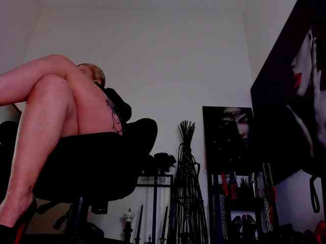 Mistress-Demi webcam