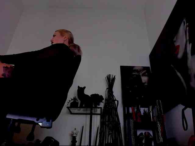 Mistress-Demi webcam