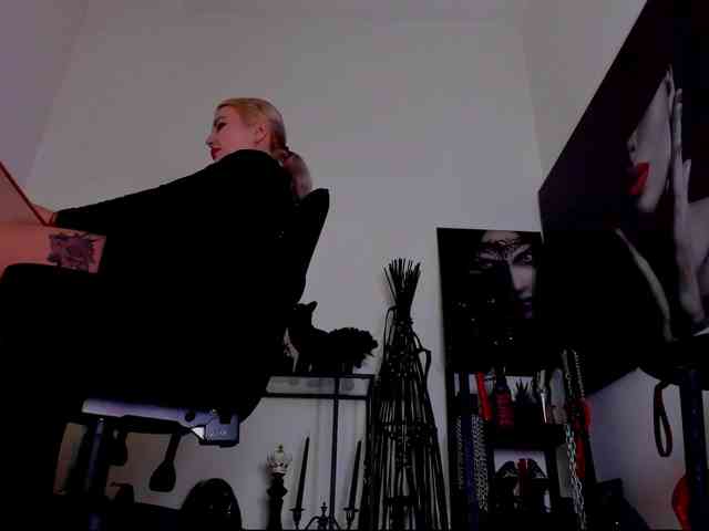 Mistress-Demi webcam