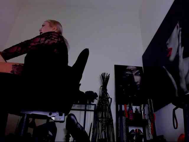 Mistress-Demi webcam