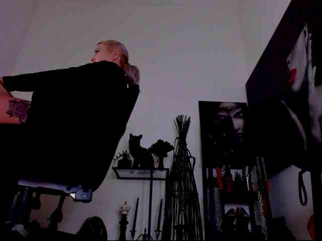 Mistress-Demi webcam