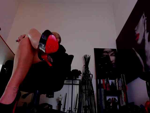 Mistress-Demi webcam