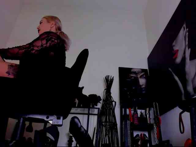 Mistress-Demi webcam