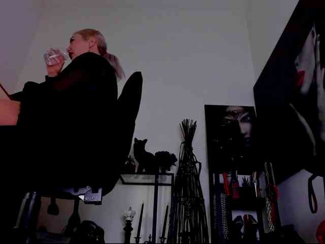 Mistress-Demi webcam