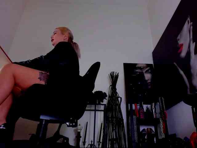 Mistress-Demi webcam