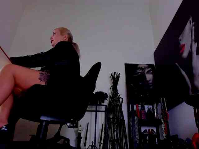 Mistress-Demi webcam
