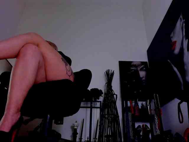 Mistress-Demi webcam