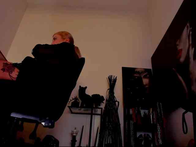 Mistress-Demi webcam