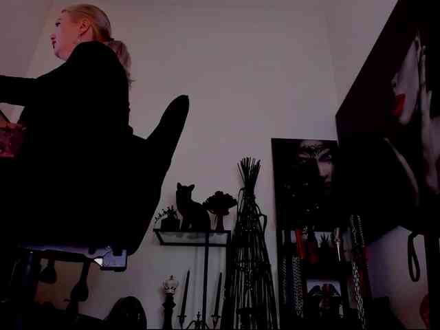 Mistress-Demi webcam
