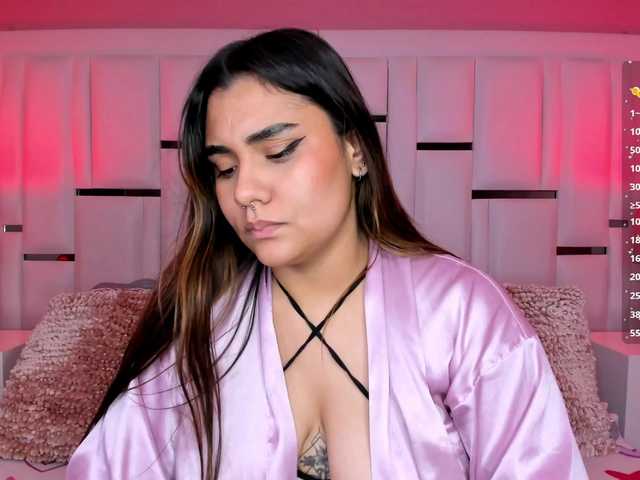  AlannaWest chat room