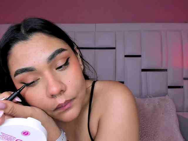 AlannaWest webcam
