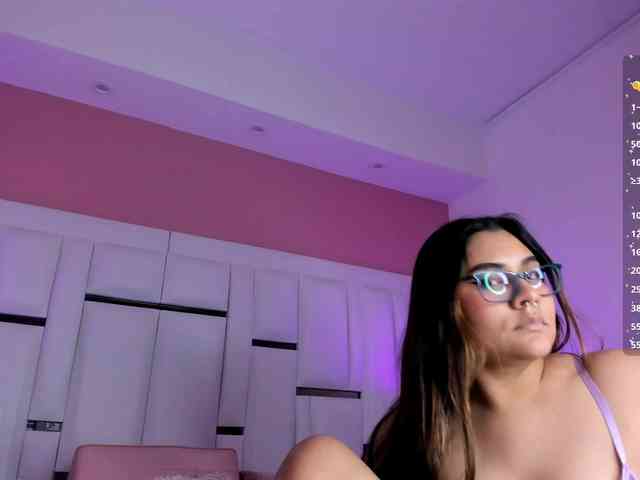 AlannaWest webcam