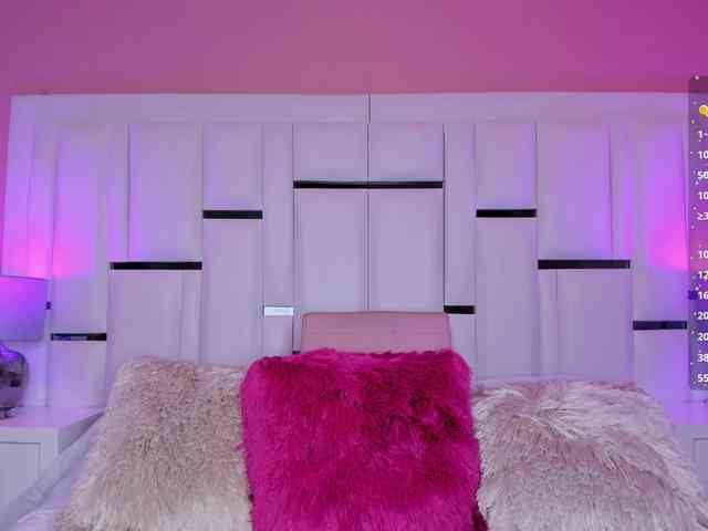 AlannaWest webcam