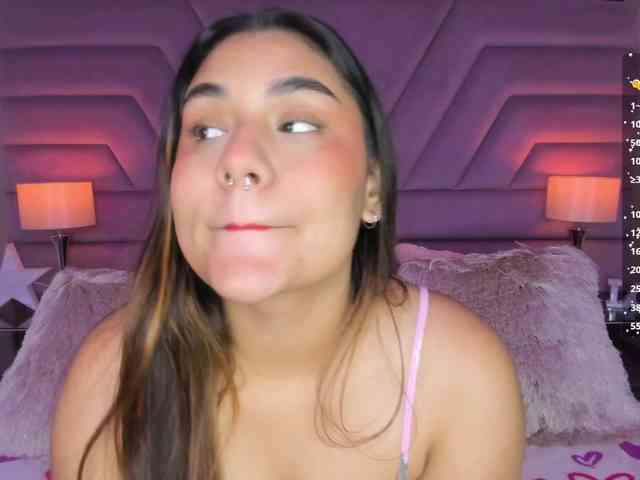 AlannaWest webcam