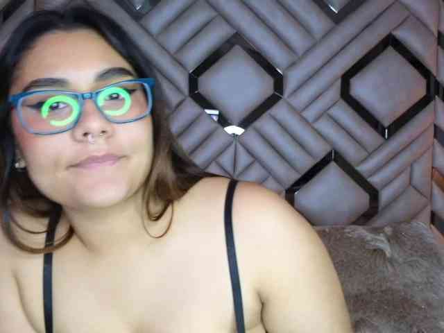 AlannaWest webcam