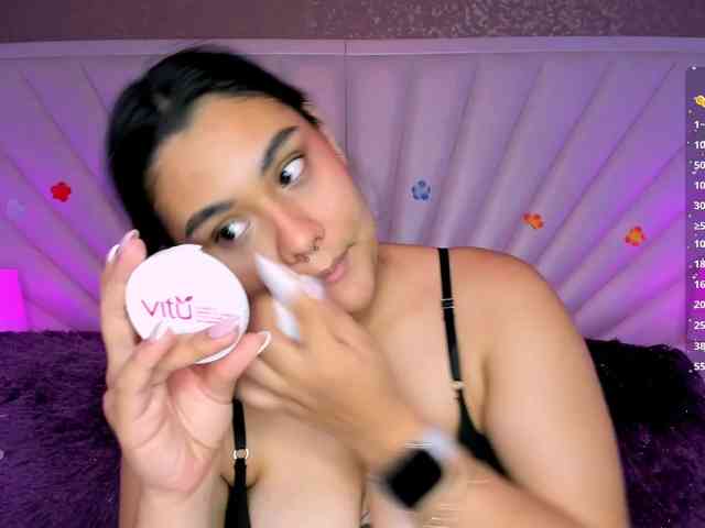 AlannaWest webcam