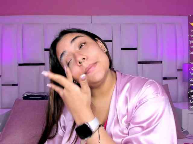 AlannaWest webcam