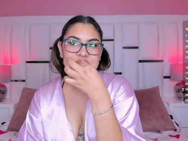 AlannaWest webcam