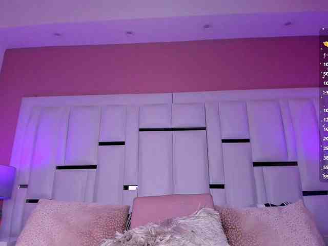 AlannaWest webcam